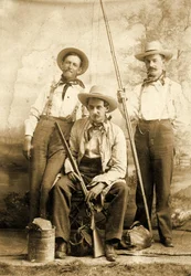 Retrato de estudio de tres hombres, c.1899